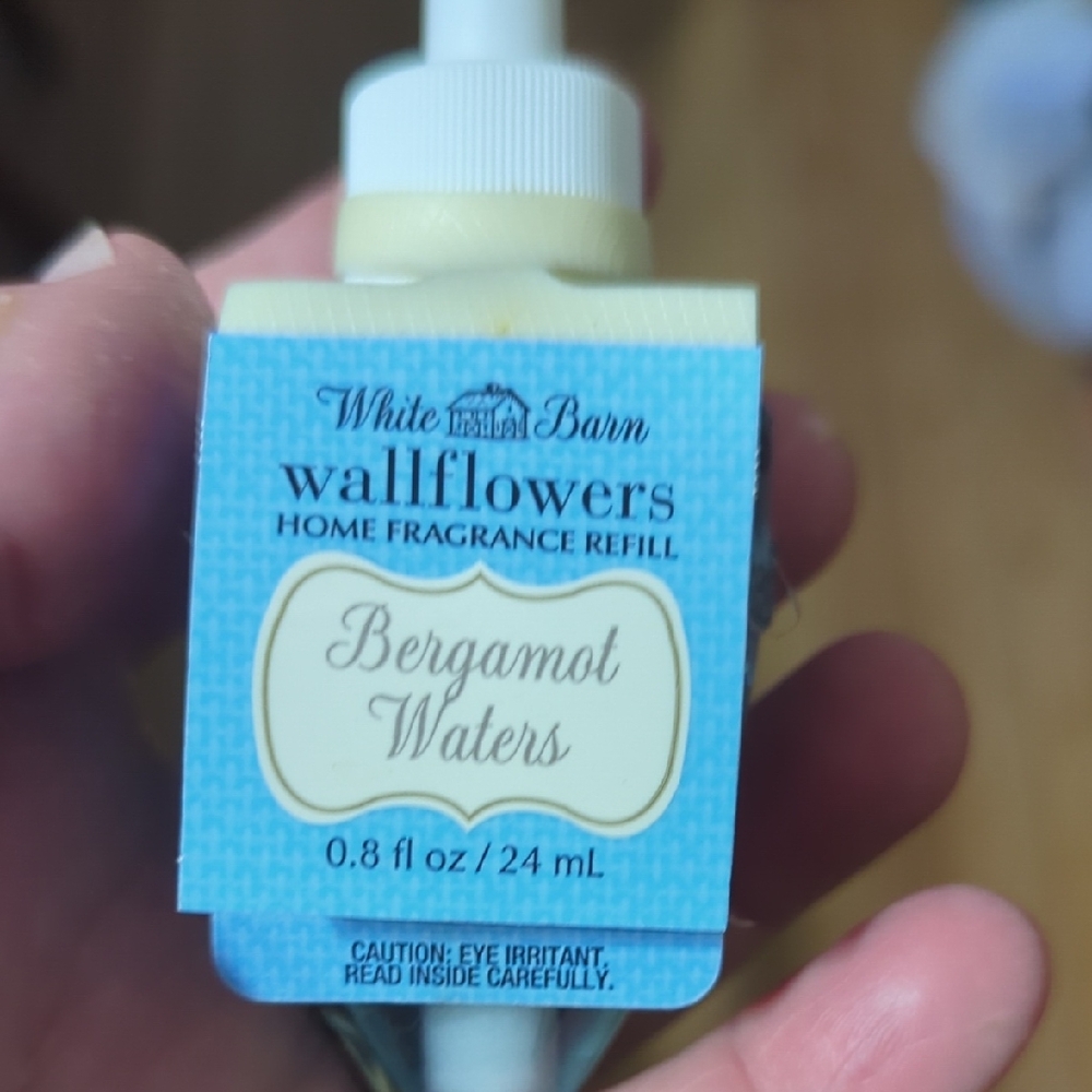 White Barn Wallflowers Refill - Bergamot Waters Blue